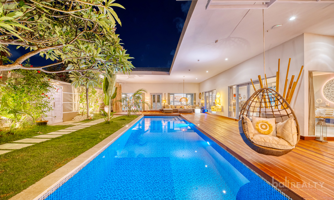 Fully Licensed Villa Complex for Sale in Seminyak – 8 Private Pool Villas + 4-Bedroom Residence 2961 — image 1