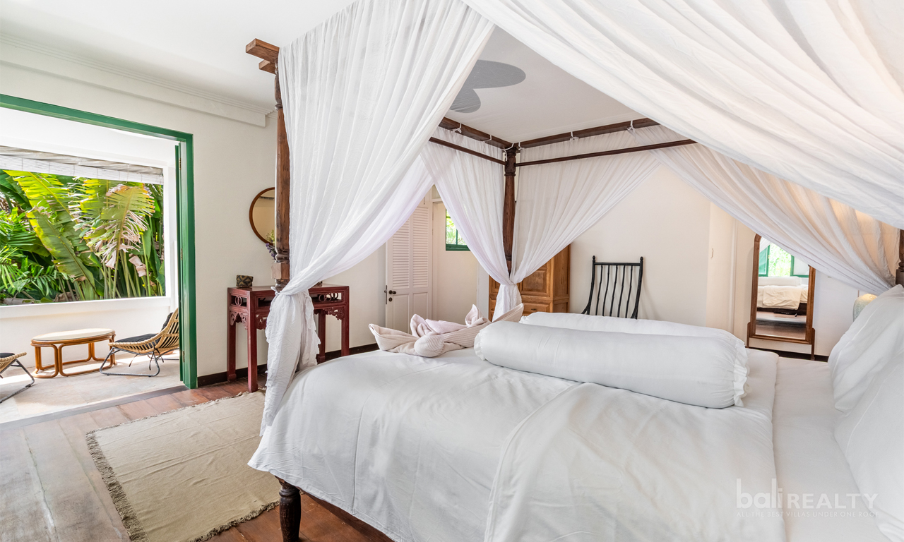 Strategically Located in Seminyak – Unique Three-Bedroom Leasehold Villa 2982 — image 9