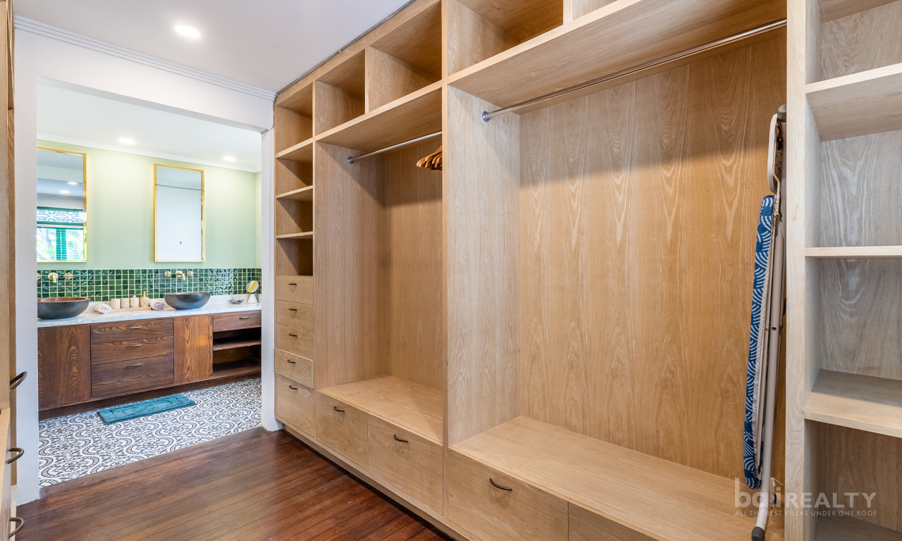 Strategically Located in Seminyak – Unique Three-Bedroom Leasehold Villa 2982 — image 11