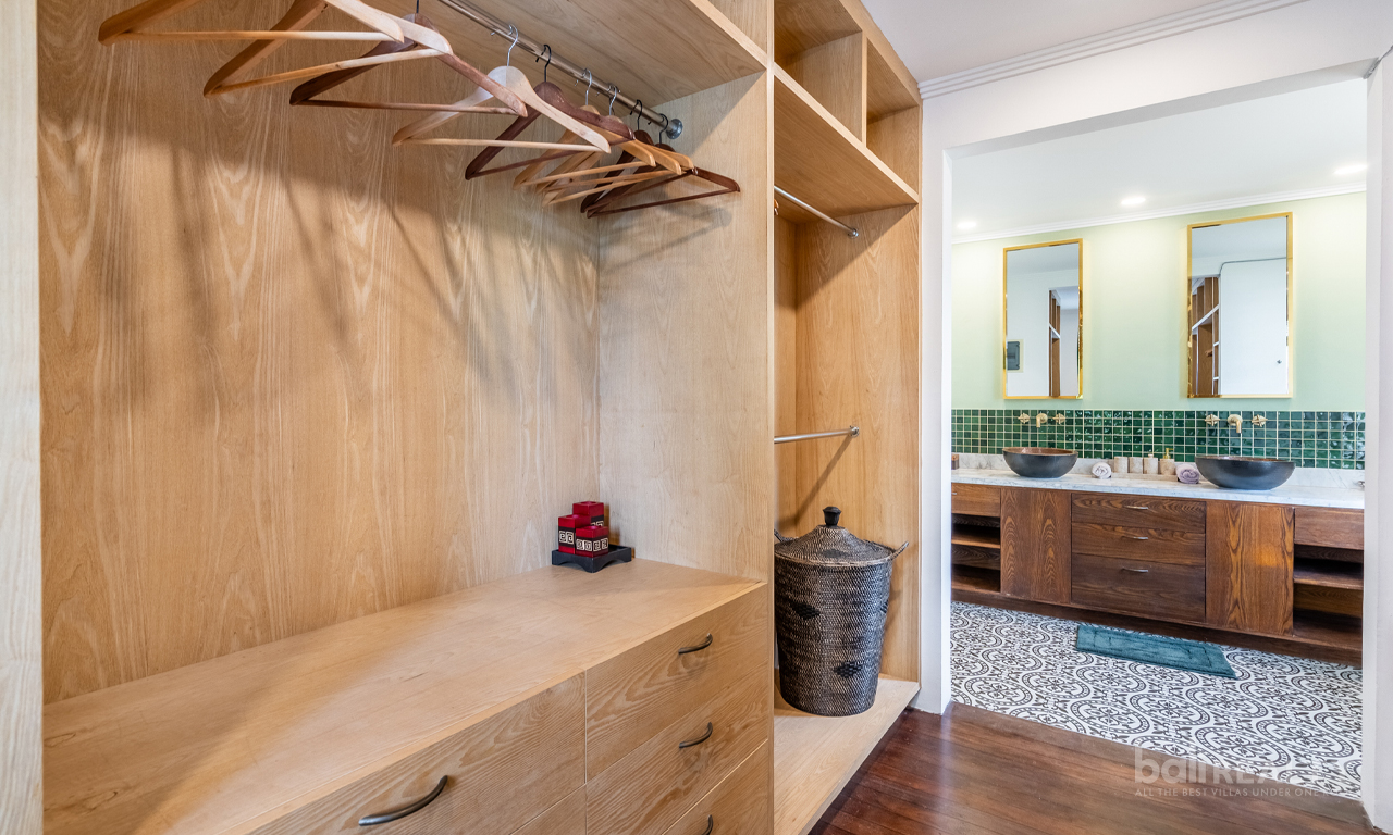 Strategically Located in Seminyak – Unique Three-Bedroom Leasehold Villa 2982 — image 12