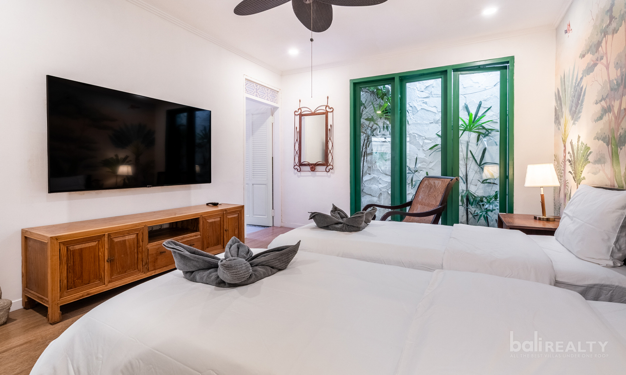 Strategically Located in Seminyak – Unique Three-Bedroom Leasehold Villa 2982 — image 15