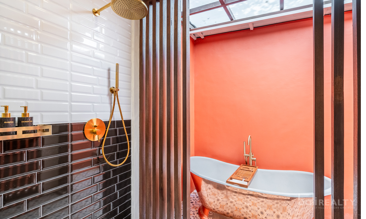 Strategically Located in Seminyak – Unique Three-Bedroom Leasehold Villa 2982 — image 18