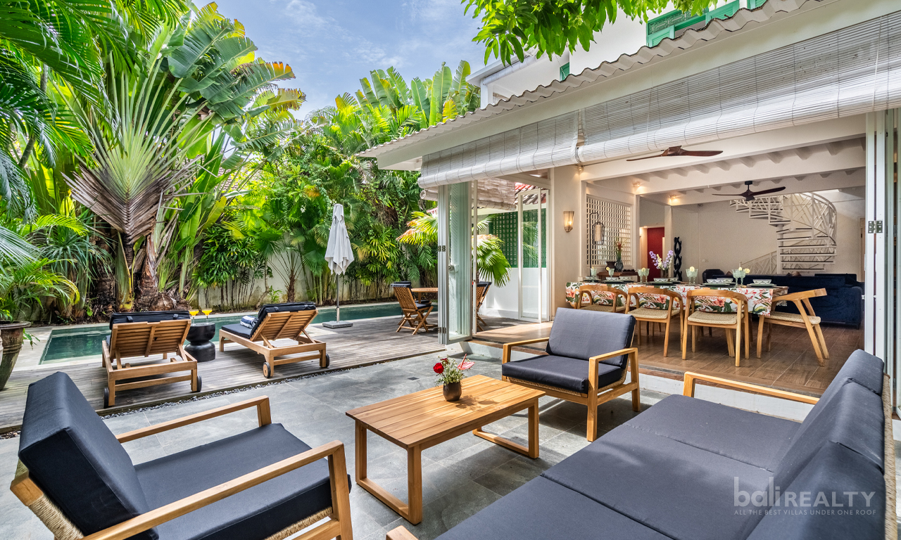 Strategically Located in Seminyak – Unique Three-Bedroom Leasehold Villa 2982 — image 1