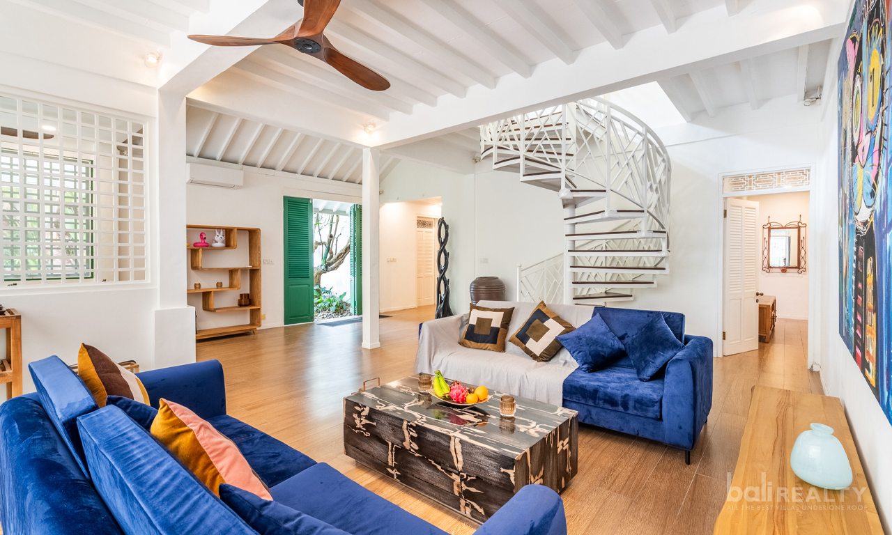Strategically Located in Seminyak – Unique Three-Bedroom Leasehold Villa 2982 — image 3