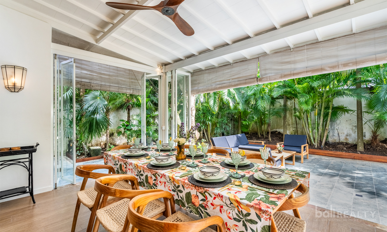 Strategically Located in Seminyak – Unique Three-Bedroom Leasehold Villa 2982 — image 4