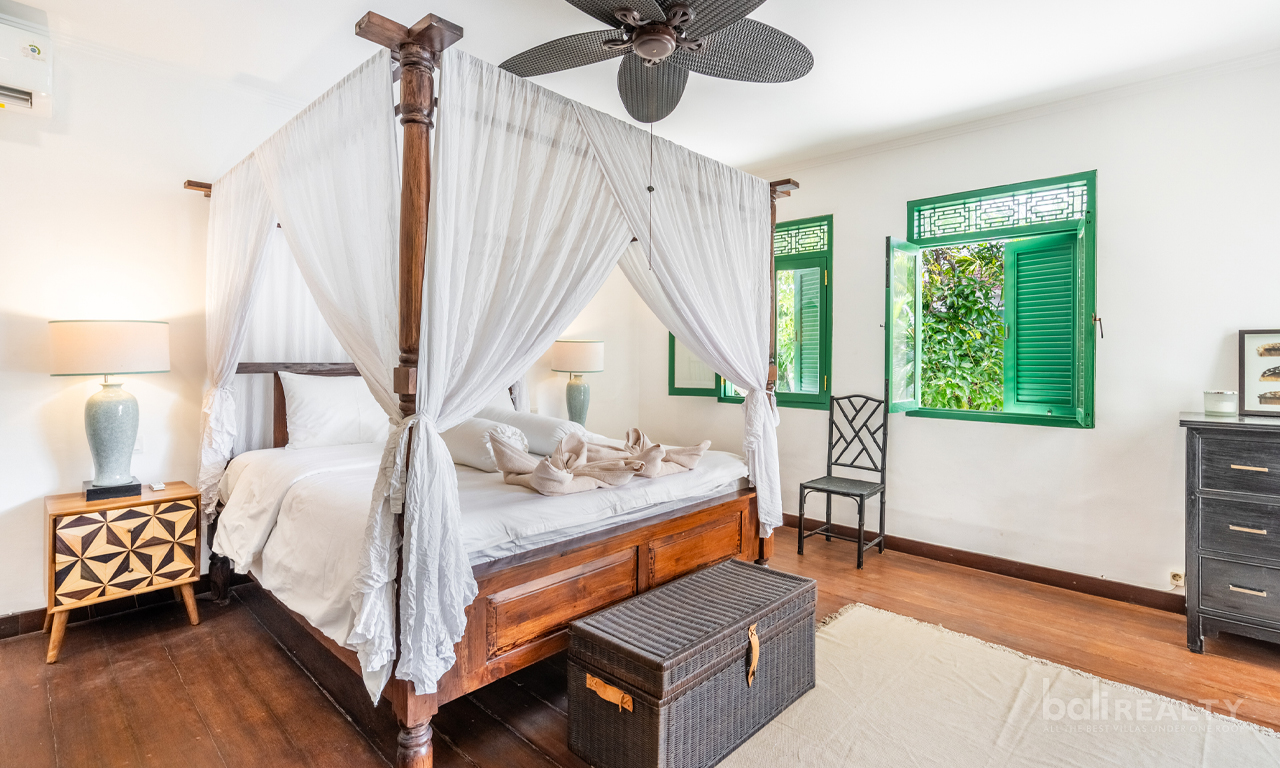 Strategically Located in Seminyak – Unique Three-Bedroom Leasehold Villa 2982 — image 7
