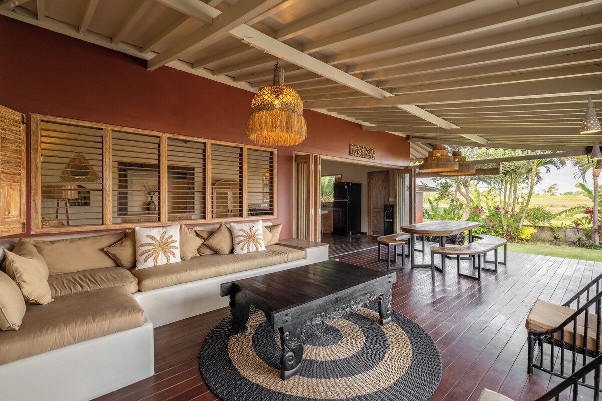Spacious 4-Bedroom Villa with Rice Field Views in Babakan — image 18