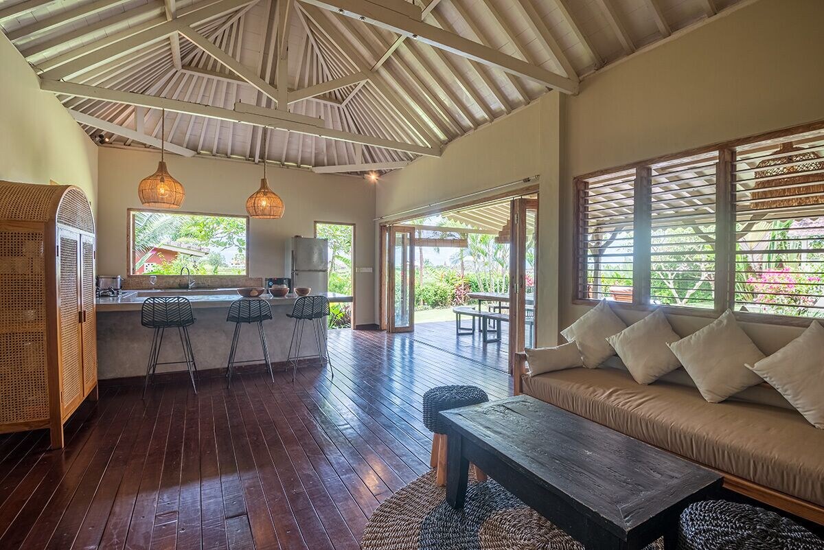 Spacious 4-Bedroom Villa with Rice Field Views in Babakan — image 13