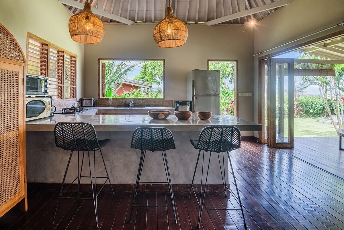 Spacious 4-Bedroom Villa with Rice Field Views in Babakan — image 9