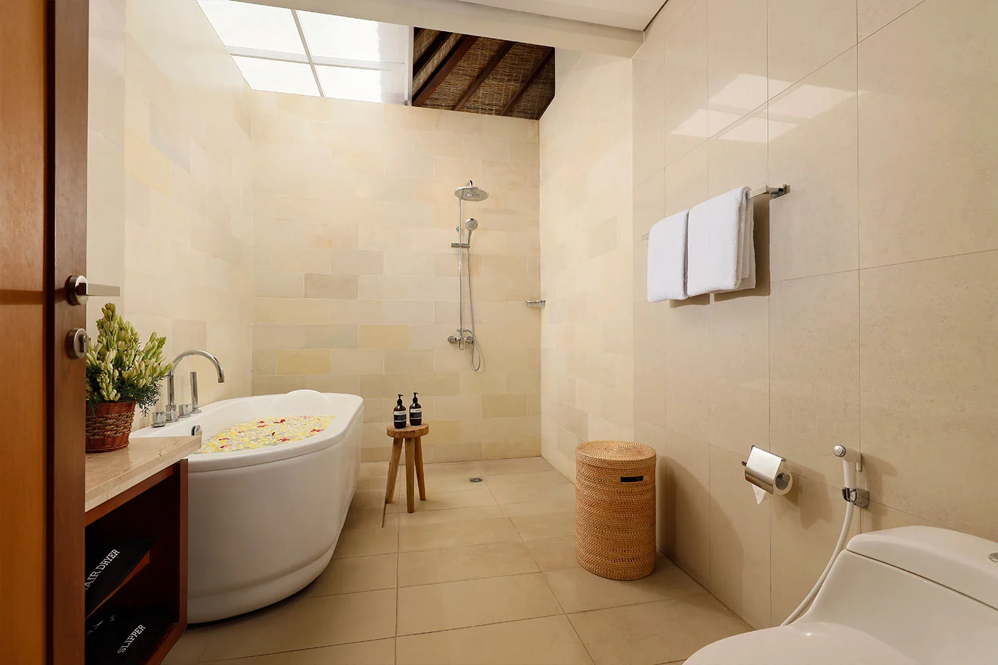 Villa Canggu BVI52044 – Luxurious 9-Bedroom Villa with River View in Canggu — image 13