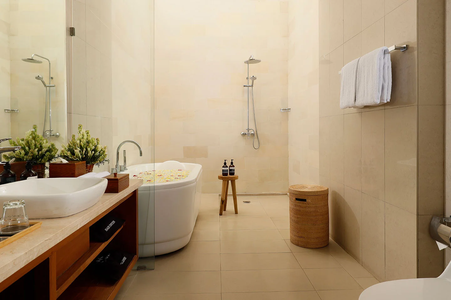 Villa Canggu BVI52044 – Luxurious 9-Bedroom Villa with River View in Canggu — image 11
