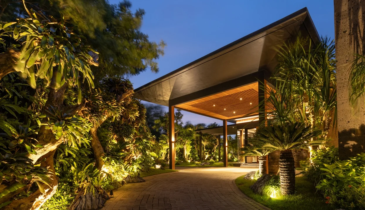 Luxury 7-Bedroom Villa in Uluwatu – 3 Swimming Pools, Cinema & Ocean View — image 11