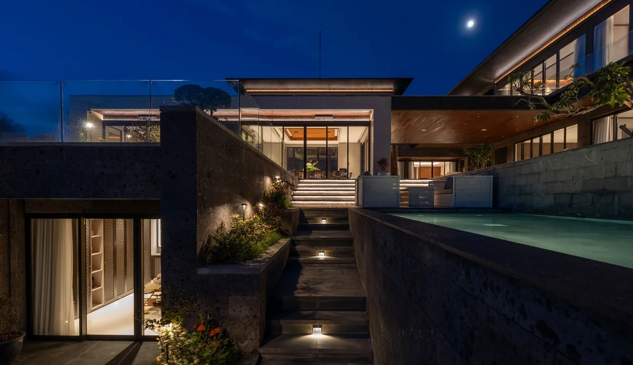 Luxury 7-Bedroom Villa in Uluwatu – 3 Swimming Pools, Cinema & Ocean View | BVI67617