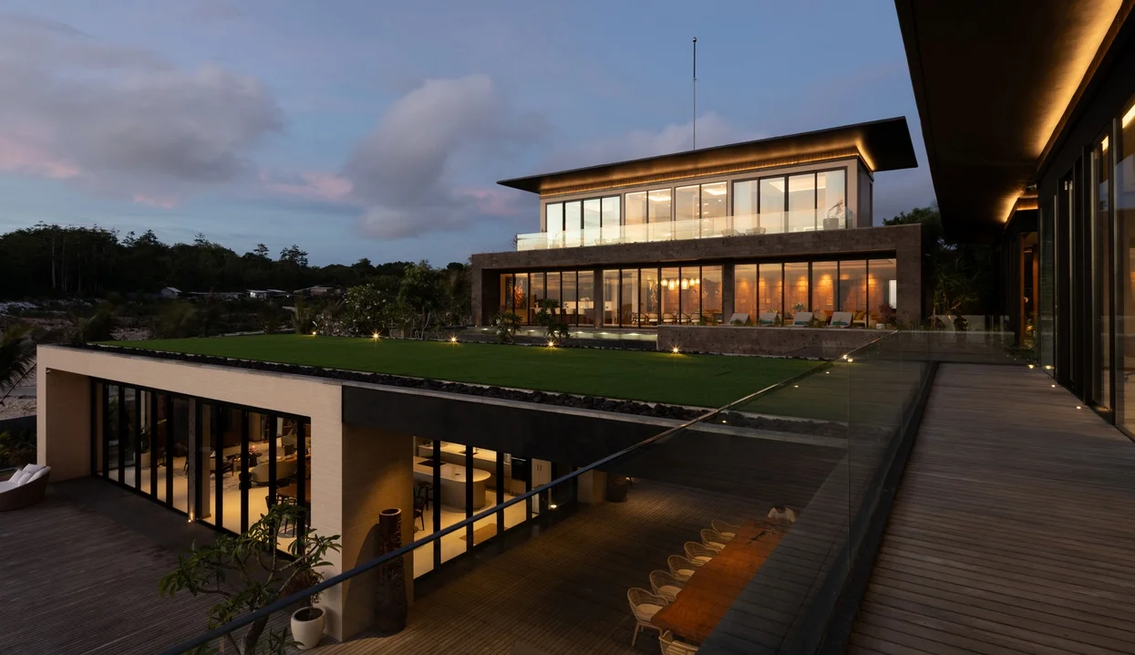 Luxury 7-Bedroom Villa in Uluwatu – 3 Swimming Pools, Cinema & Ocean View — image 4