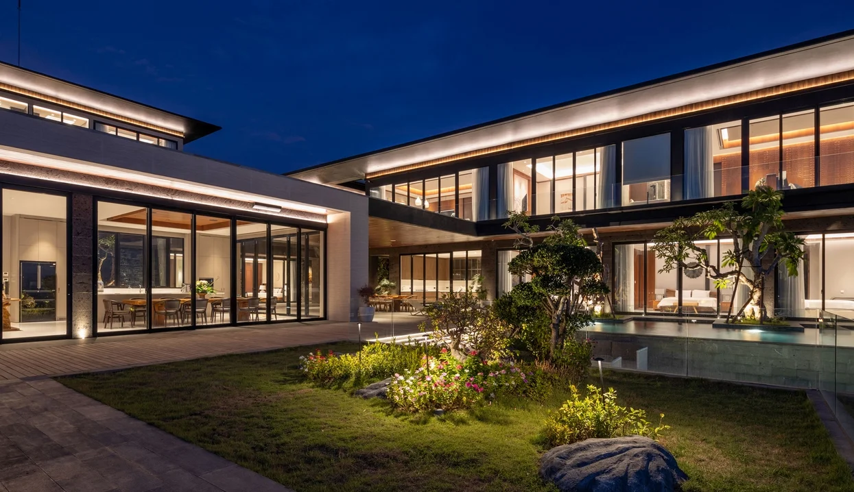Luxury 7-Bedroom Villa in Uluwatu – 3 Swimming Pools, Cinema & Ocean View — image 5