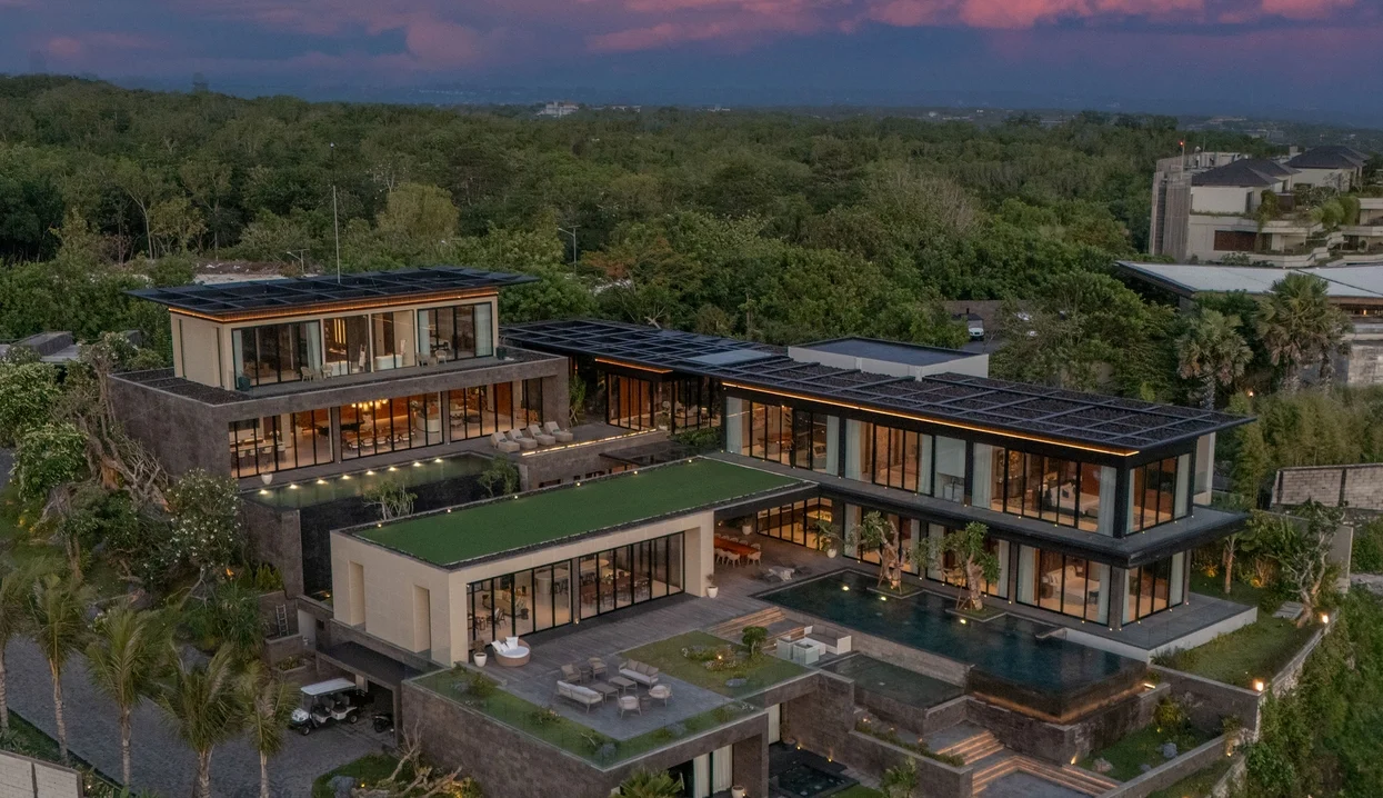 Luxury 7-Bedroom Villa in Uluwatu – 3 Swimming Pools, Cinema & Ocean View — image 14
