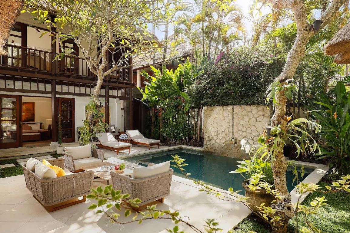 Tropical 3-Bedroom Villa with Private Pool Near Jimbaran Beach — image 3