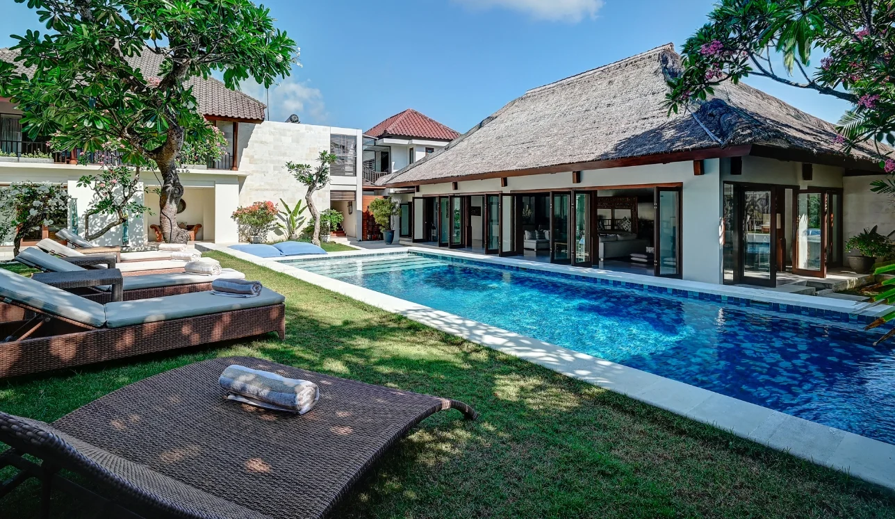 Luxury Tropical 5-Bedroom Villa in Seminyak – Private Pool, Spacious Garden & Strategic Location — image 4