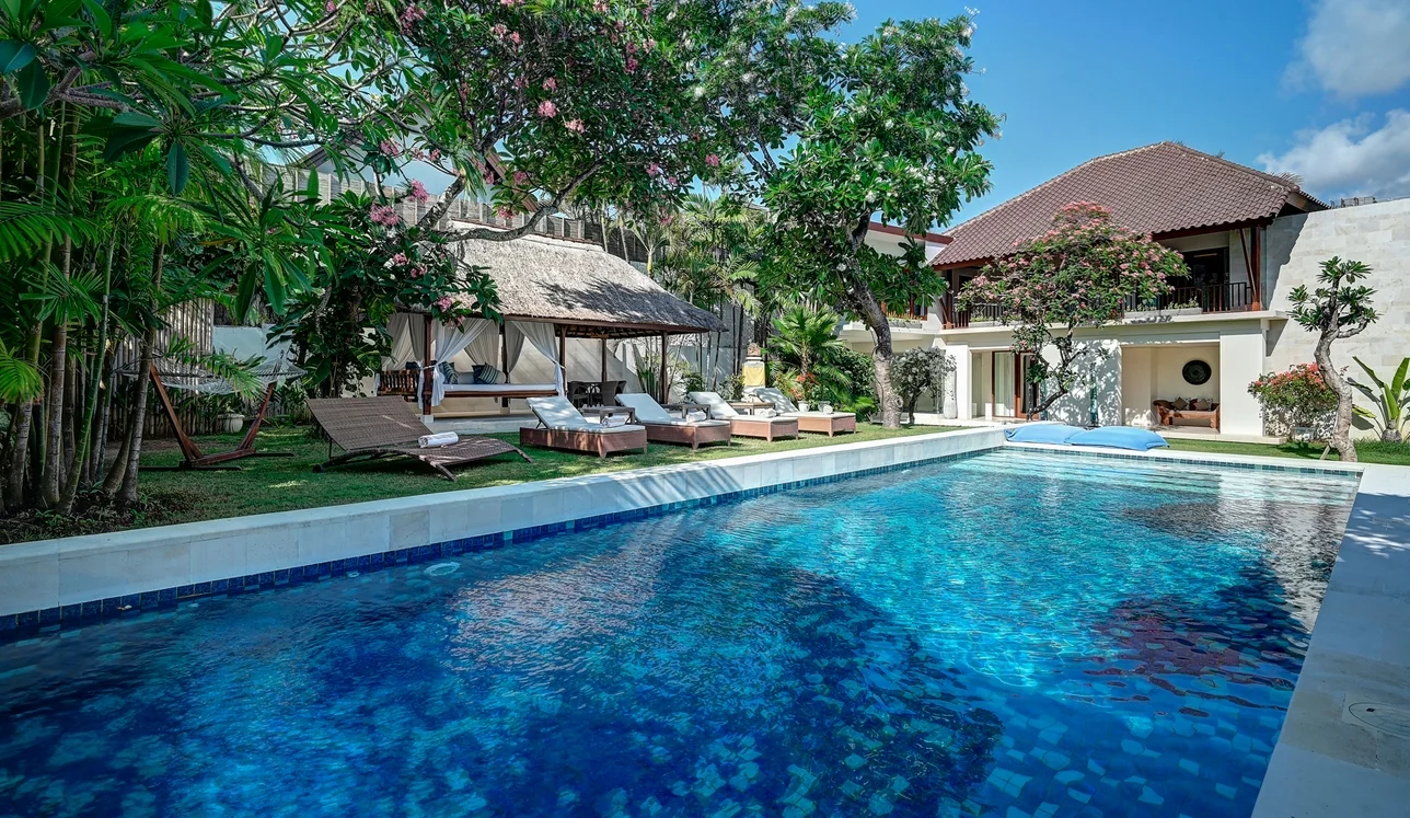 Luxury Tropical 5-Bedroom Villa in Seminyak – Private Pool, Spacious Garden & Strategic Location — image 3
