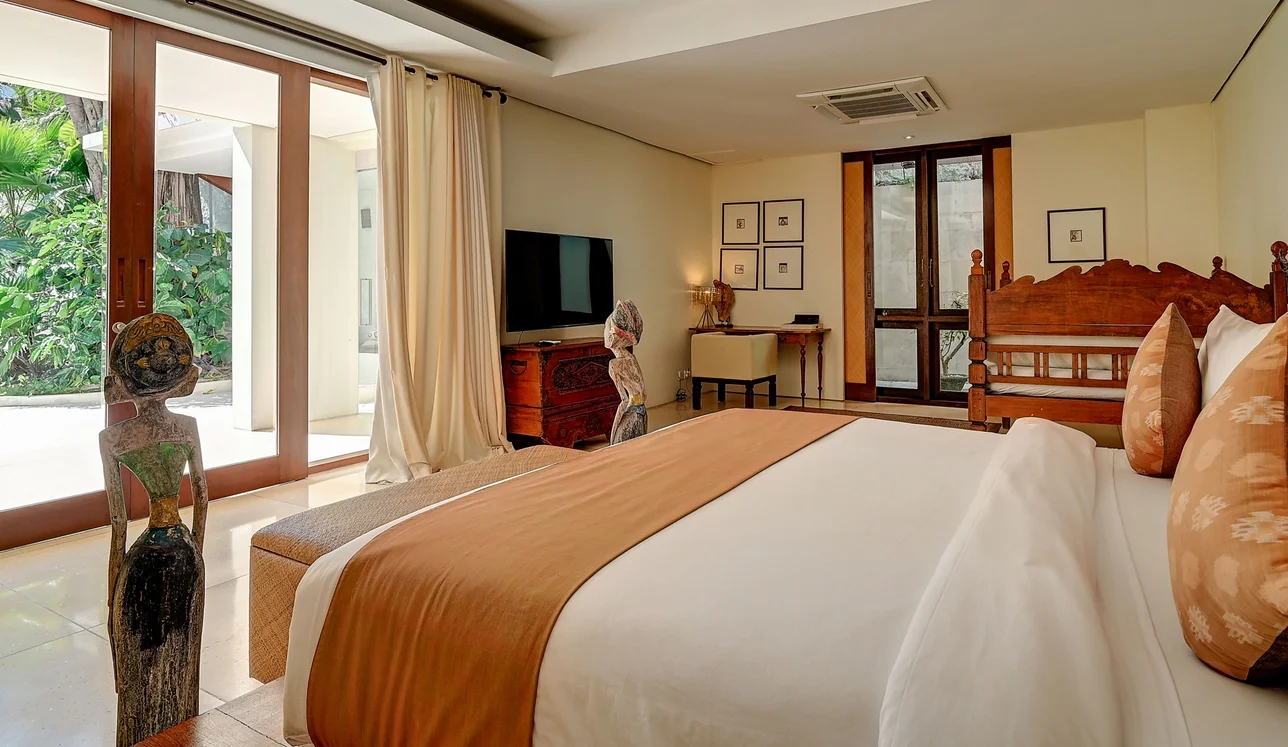 Luxury Tropical 5-Bedroom Villa in Seminyak – Private Pool, Spacious Garden & Strategic Location — image 13