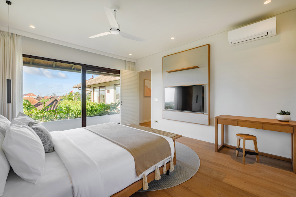 Generous 3-Bedroom Residence with Pool and Garage in Babakan, Canggu — image 13