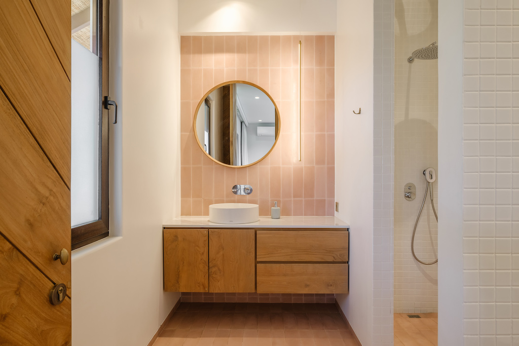 Generous 3-Bedroom Residence with Pool and Garage in Babakan, Canggu — image 14