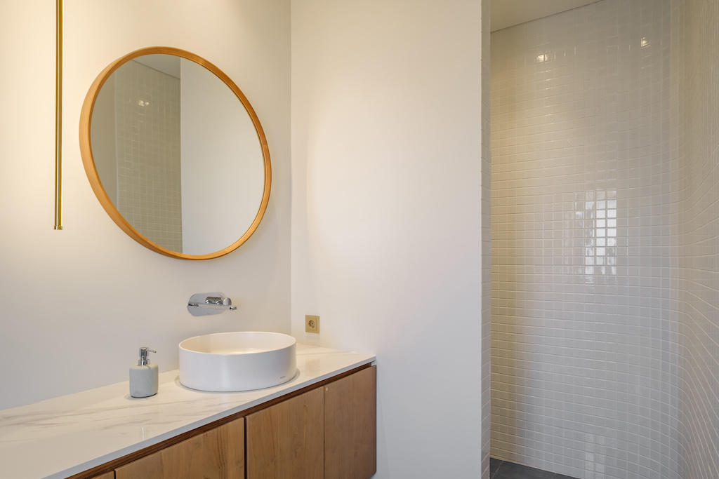 Generous 3-Bedroom Residence with Pool and Garage in Babakan, Canggu — image 17