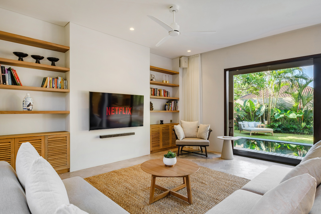 Generous 3-Bedroom Residence with Pool and Garage in Babakan, Canggu — image 3