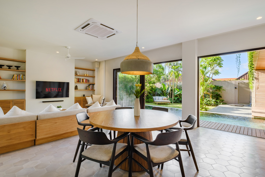 Generous 3-Bedroom Residence with Pool and Garage in Babakan, Canggu — image 4