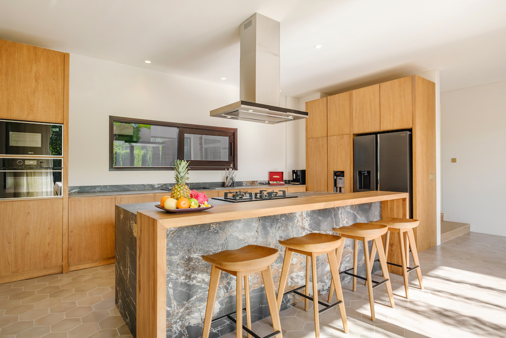 Generous 3-Bedroom Residence with Pool and Garage in Babakan, Canggu — image 8