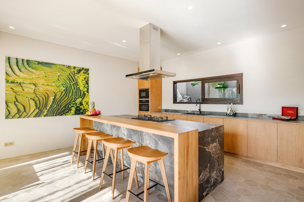 Generous 3-Bedroom Residence with Pool and Garage in Babakan, Canggu — image 9