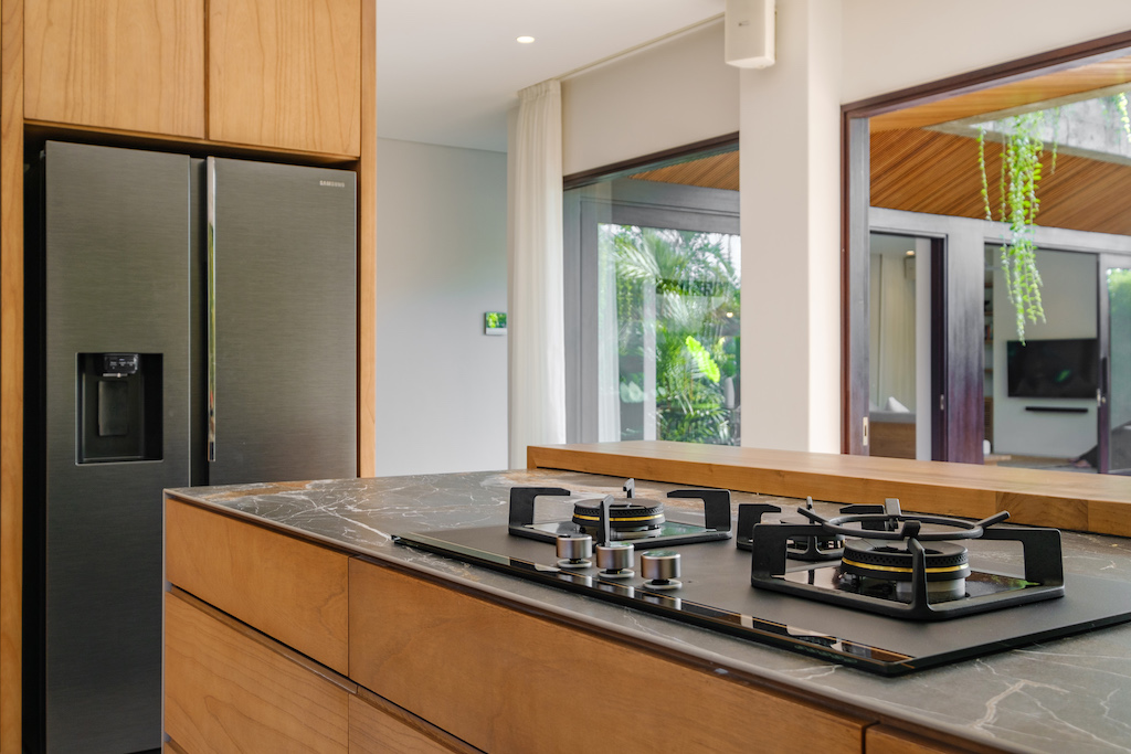 Generous 3-Bedroom Residence with Pool and Garage in Babakan, Canggu — image 11