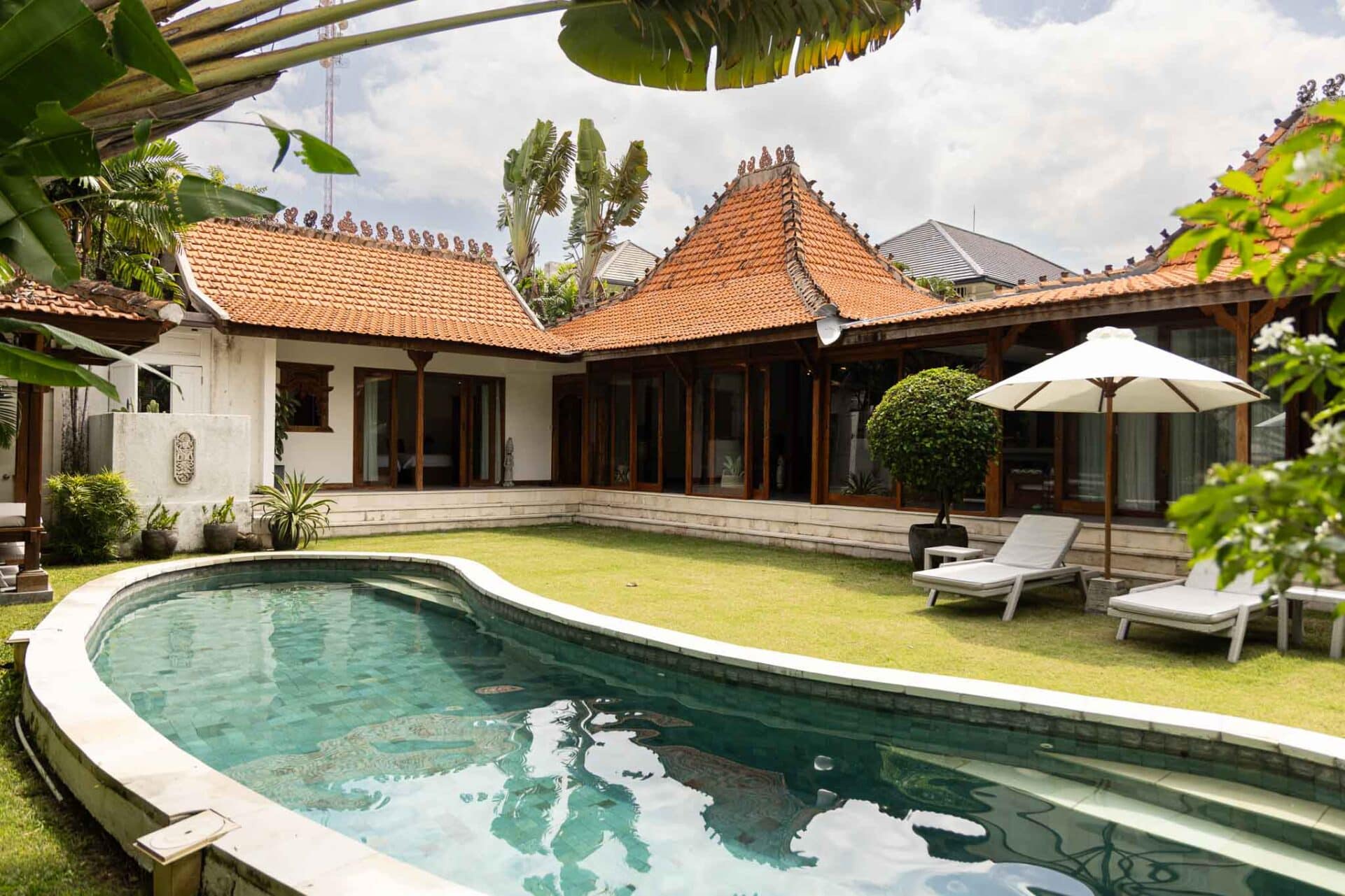 A great 4 bedroom villa in Berawa Canggu — image 1