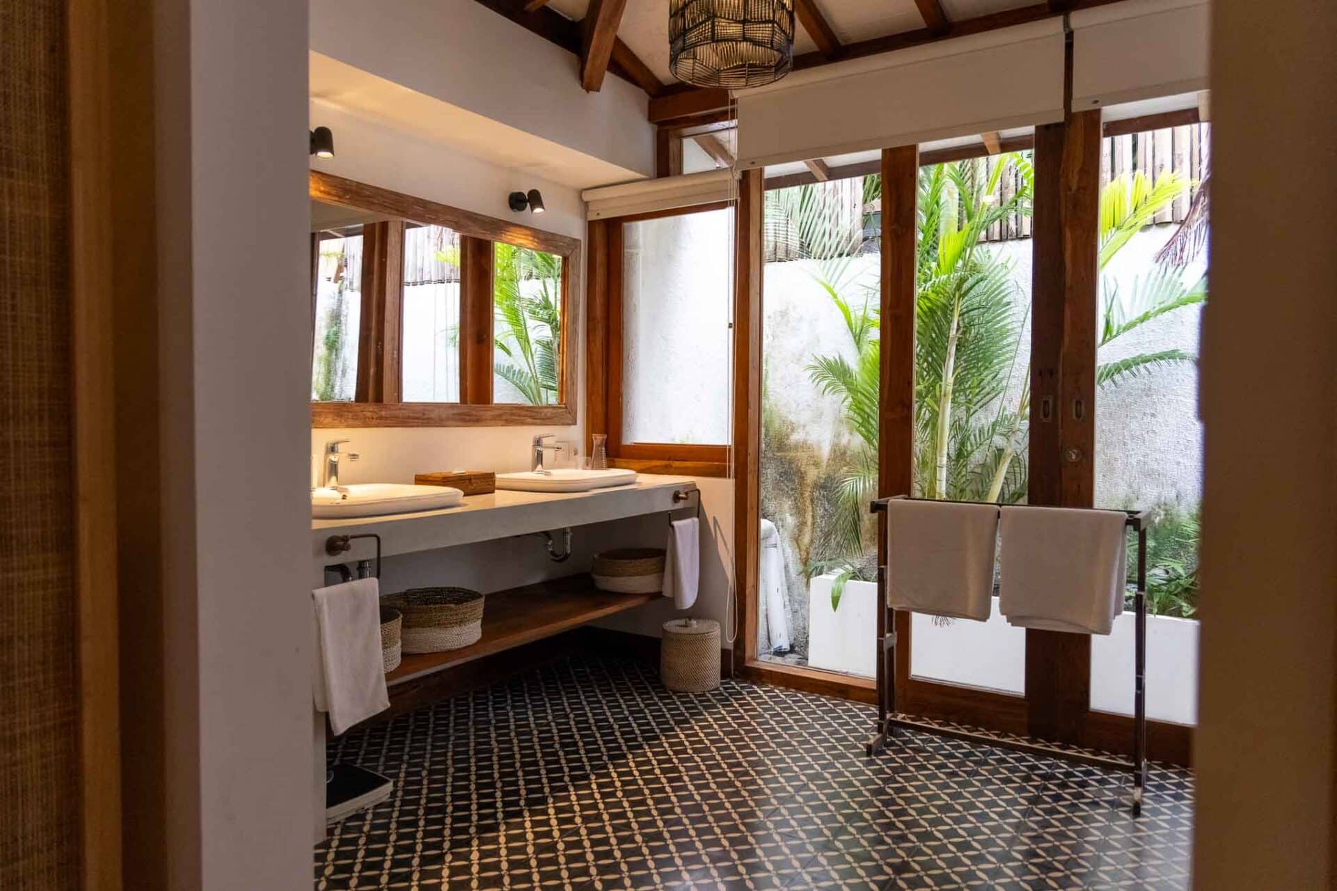 A great 4 bedroom villa in Berawa Canggu — image 14