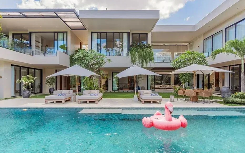 Luxury 5BR Villa with 3 Swimming Pools in Canggu (Tumbak Bayuh) – BVI56937