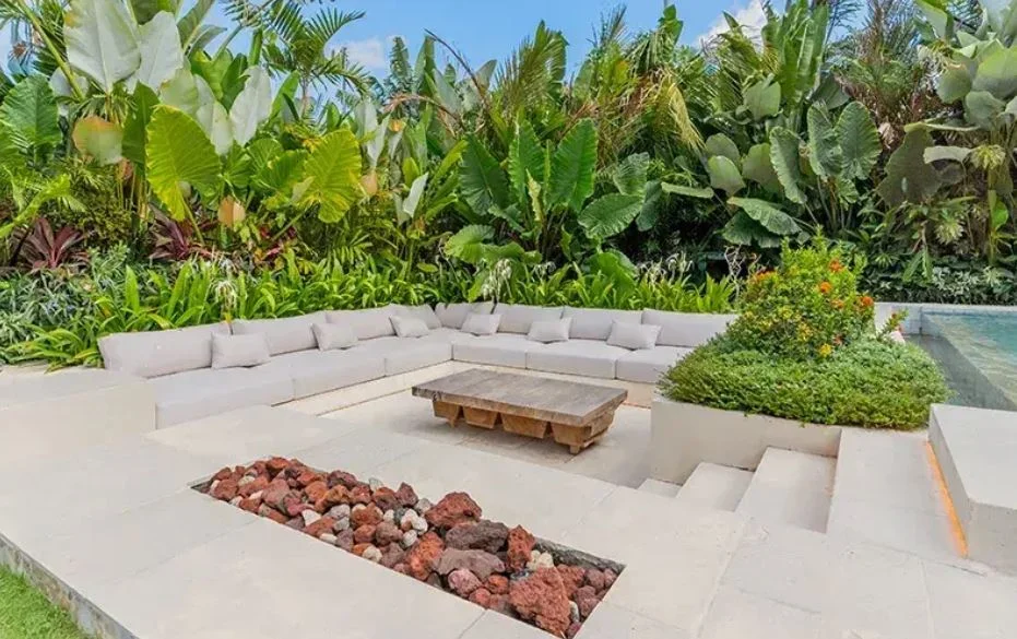 Luxury 5BR Villa with 3 Swimming Pools in Canggu (Tumbak Bayuh) — image 11
