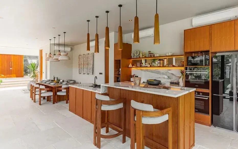 Luxury 5BR Villa with 3 Swimming Pools in Canggu (Tumbak Bayuh) — image 8