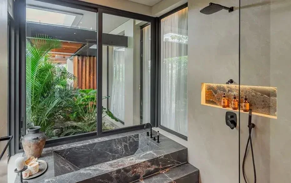 Luxury 5BR Villa with 3 Swimming Pools in Canggu (Tumbak Bayuh) — image 6