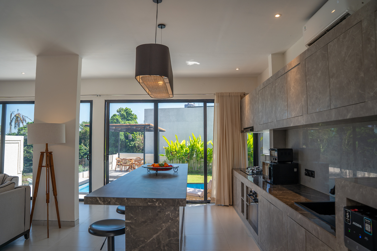 Elegant 3-Bedroom Home Overlooking Rice Fields in Tumbak Bayuh — image 7