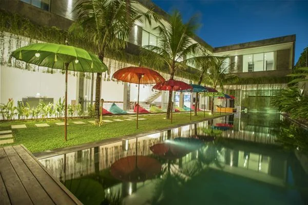 Chic 3BR Villa with Rooftop Ocean Views – 50m to Batu Belig Beach – BVI4933 — image 5