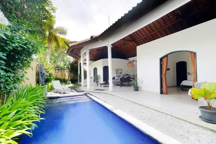 Modern 4BR Villa w/ Private Pool & Garden – Walk to KuDeTa & Beach | Seminyak – BVI7687 — image 4