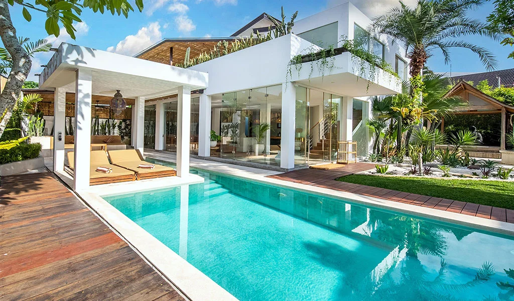 Stylish 4-Bedroom Designer Villa in the Heart of Batu Bolong, Canggu – BVI48082