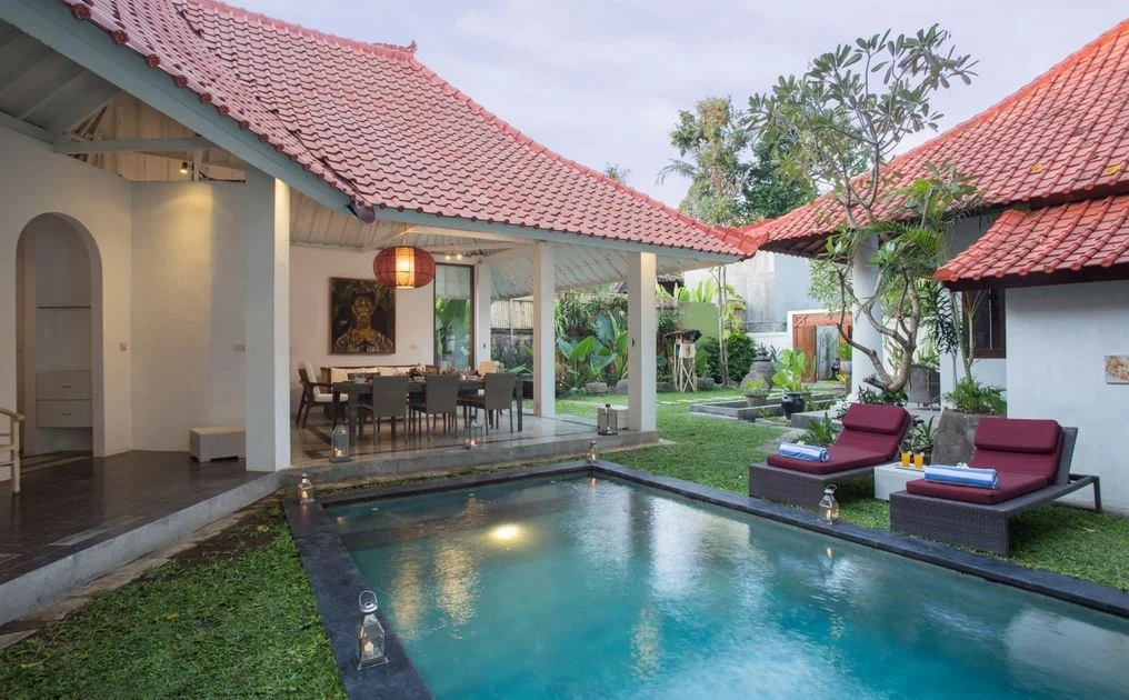 Central 5-Bedroom Private Villa with Pool – Walk to Double Six Beach — image 3