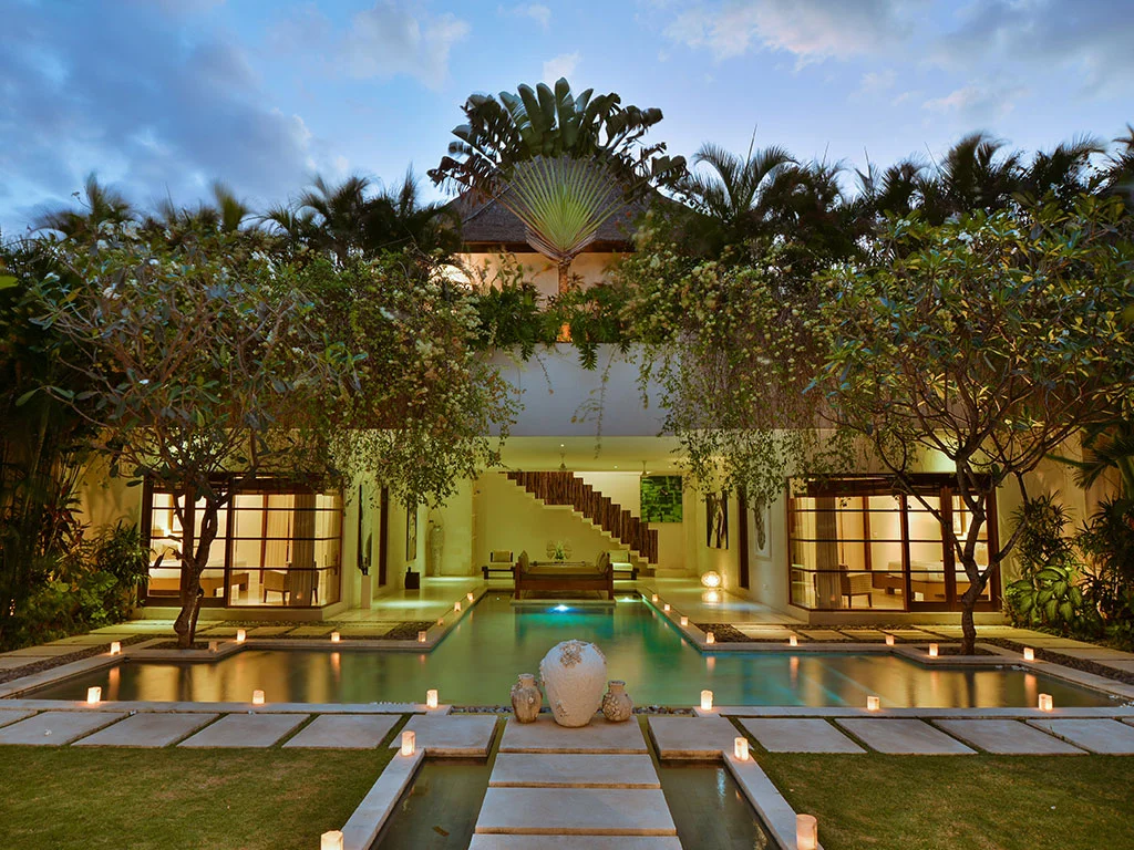 Modern 4BR Villa w/ Private Pool & Garden – Walk to KuDeTa & Beach | Seminyak – BVI7687