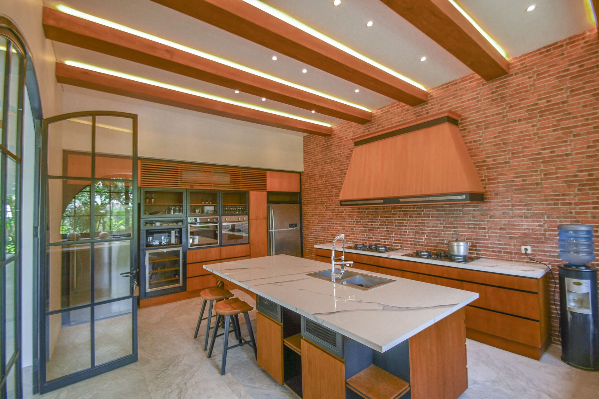Luxury 4 Bedroom Estate with Rice Field Views in Tabanan — image 6