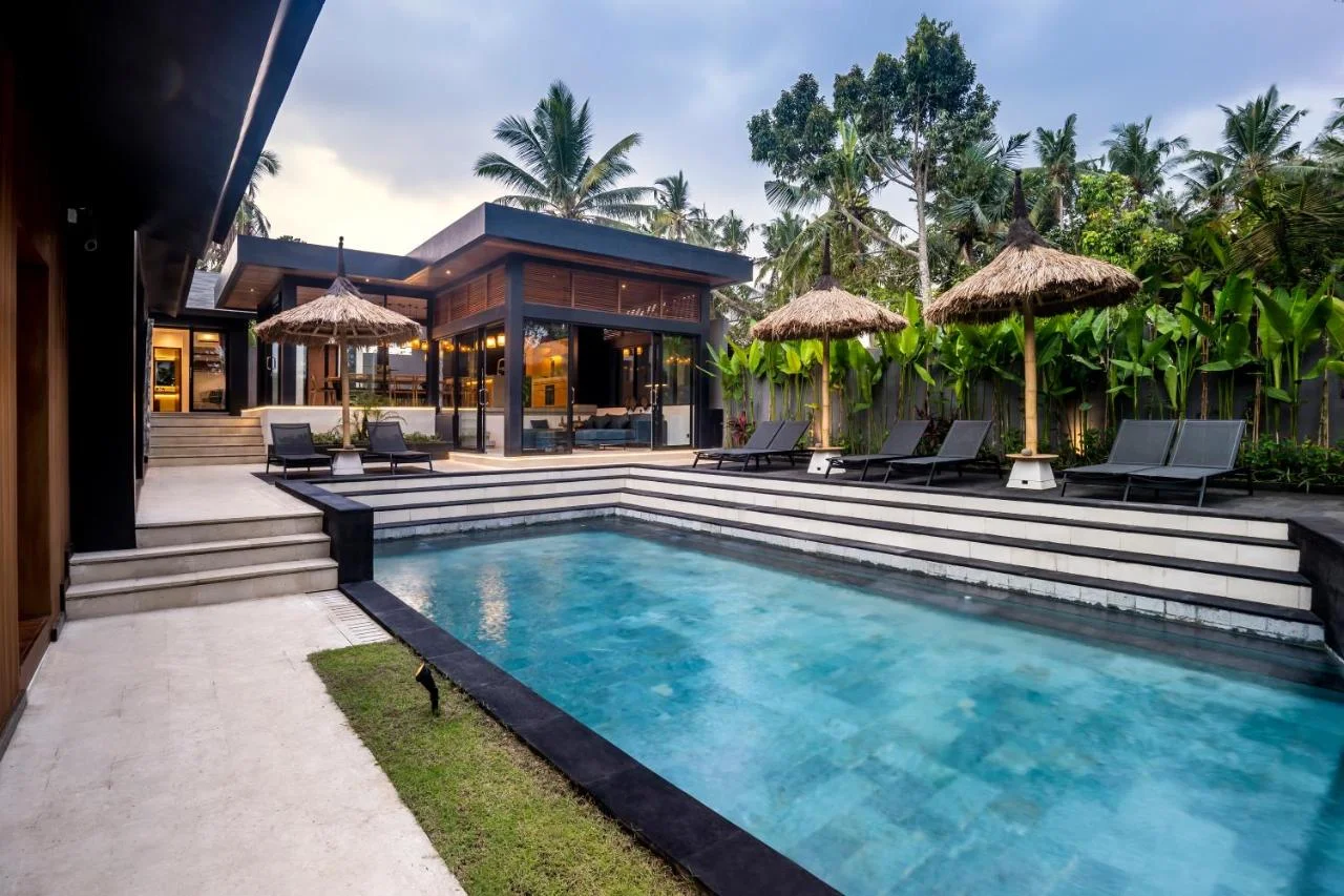 5BR Ubud Villa w/ Sauna, Jungle Views & Infinity Pool — image 3