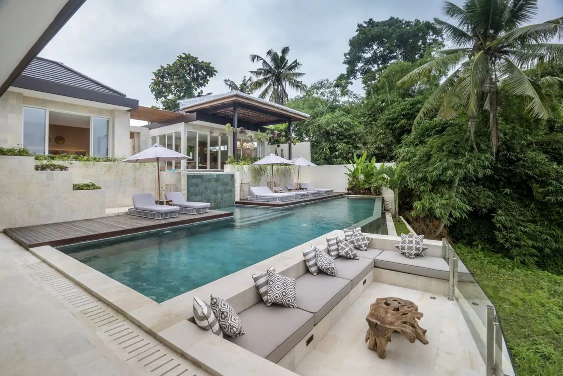 5BR Modern Ubud Villa Infinity Pool & Jungle Views — image 3