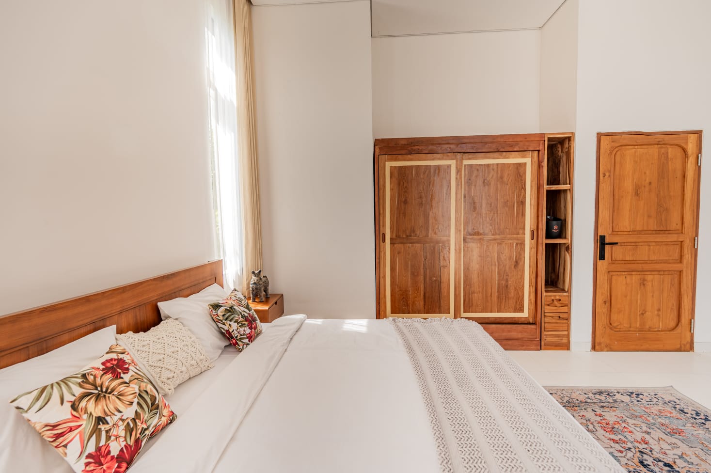 Modern 3 Bedroom Villa with Enclosed Living in Berawa — image 8
