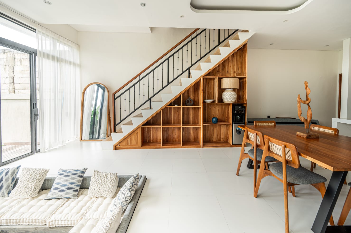 Modern 3 Bedroom Villa with Enclosed Living in Berawa — image 3