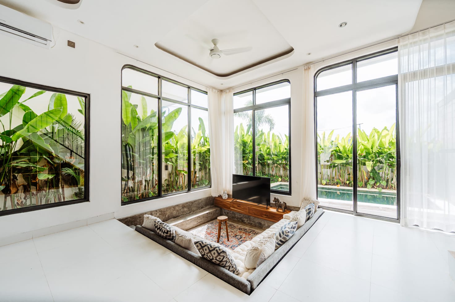 Modern 3 Bedroom Villa with Enclosed Living in Berawa — image 4